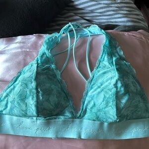 Doesn’t have tags but was never worn 
Size: L